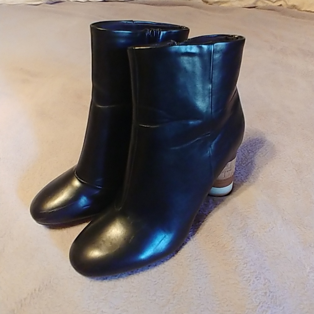 UNIQUE! Black ankle boots with wooden heel!!